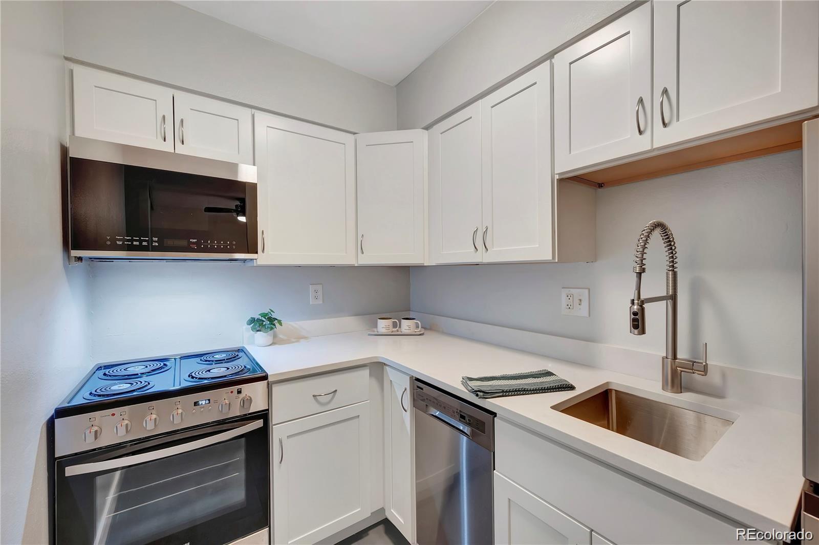 MLS Image #11 for 4110  hale parkway parkway,denver, Colorado