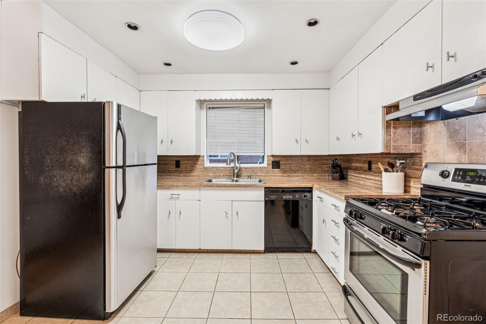 MLS Image #13 for 7131  raritan street,denver, Colorado