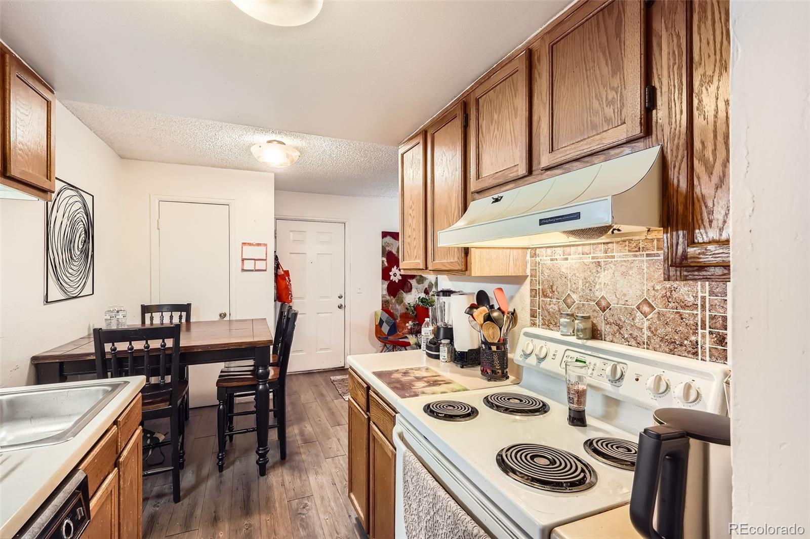 MLS Image #11 for 1358 s irving street,denver, Colorado