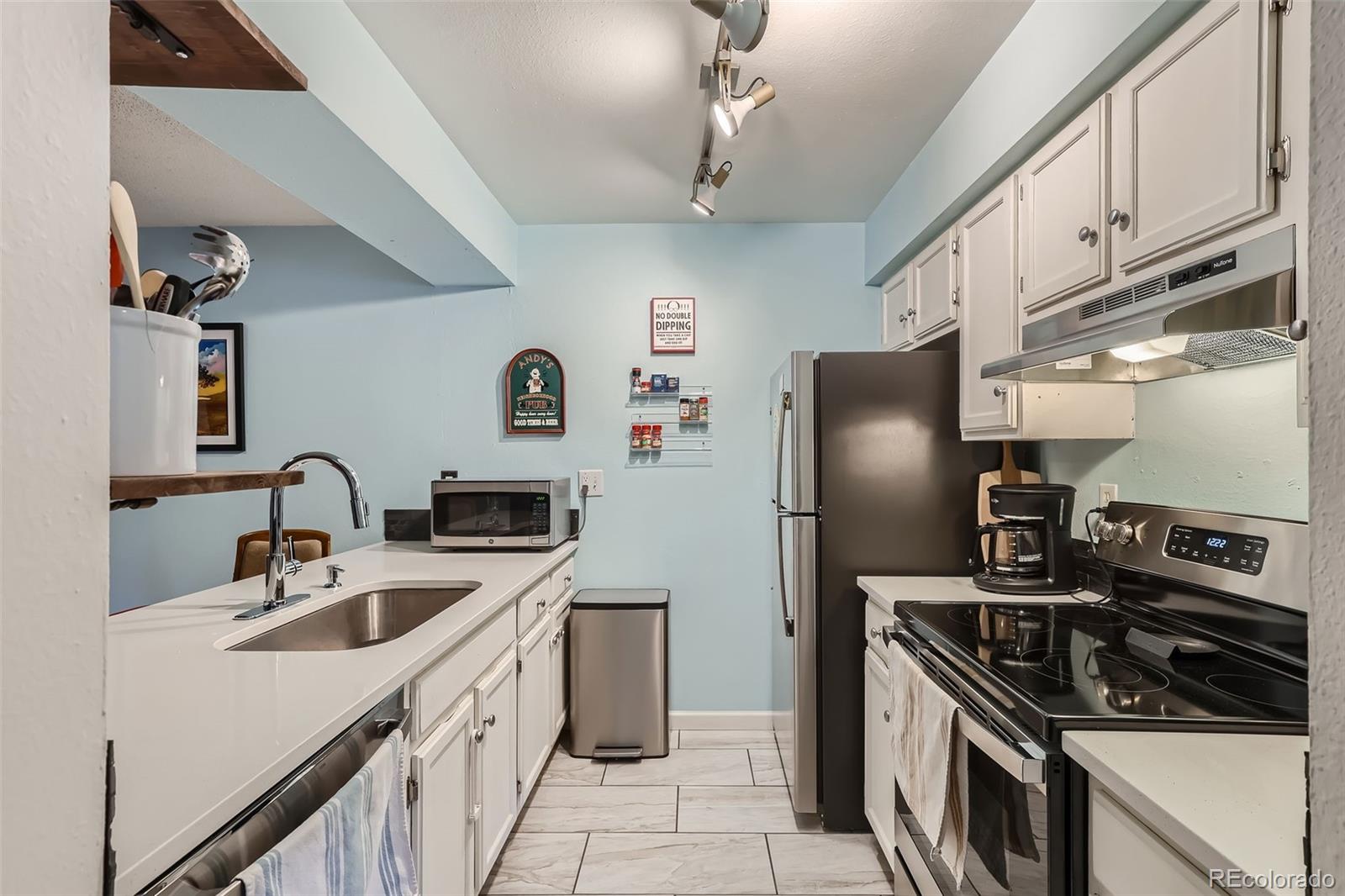 MLS Image #15 for 3141 s tamarac drive,denver, Colorado