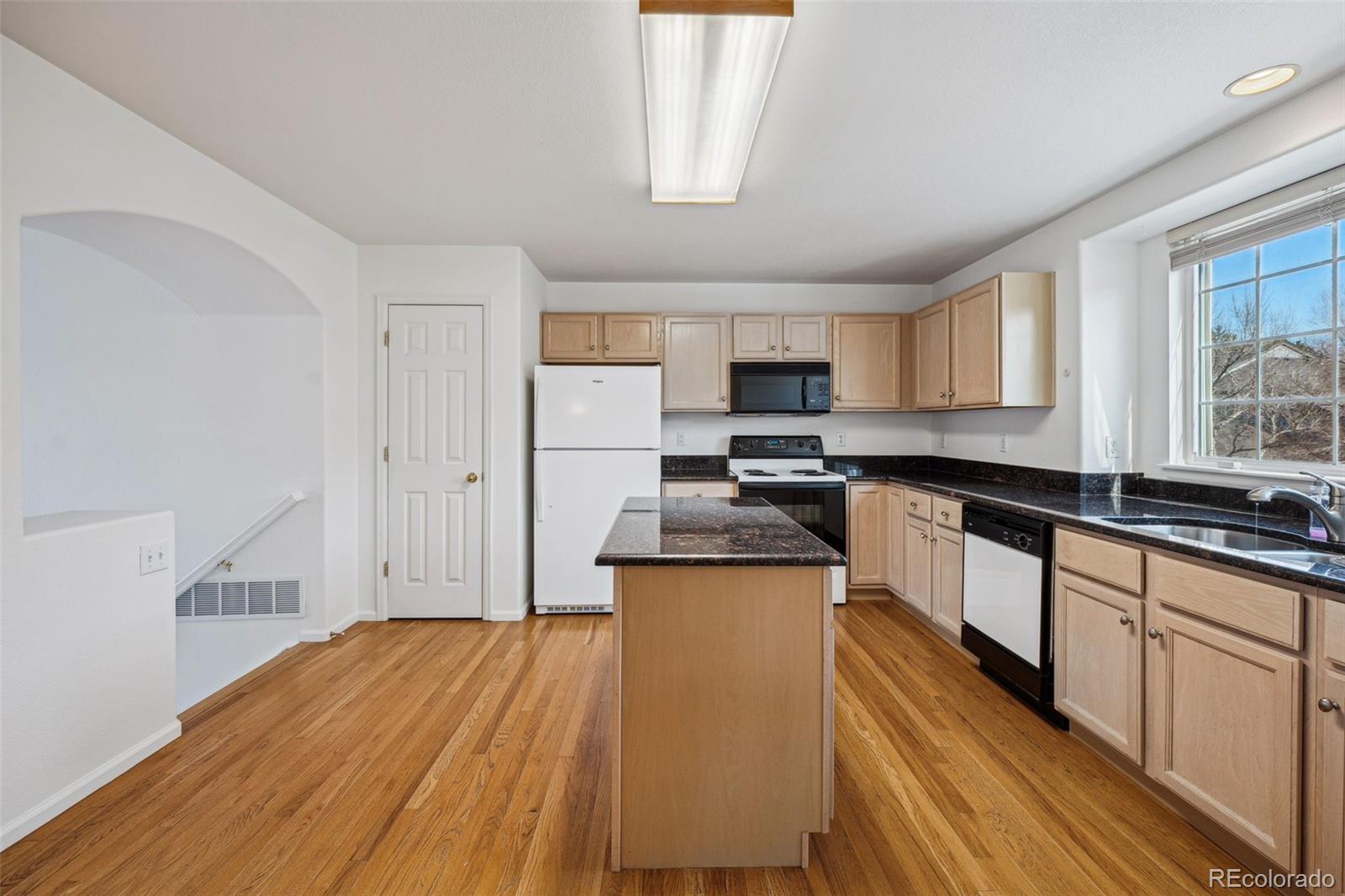 MLS Image #6 for 1415 s ulster street,denver, Colorado