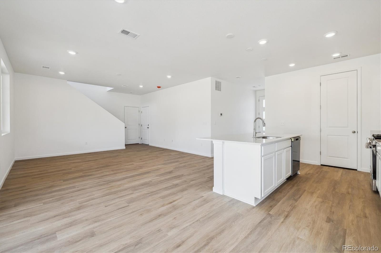 MLS Image #6 for 24709 e 39th avenue,aurora, Colorado