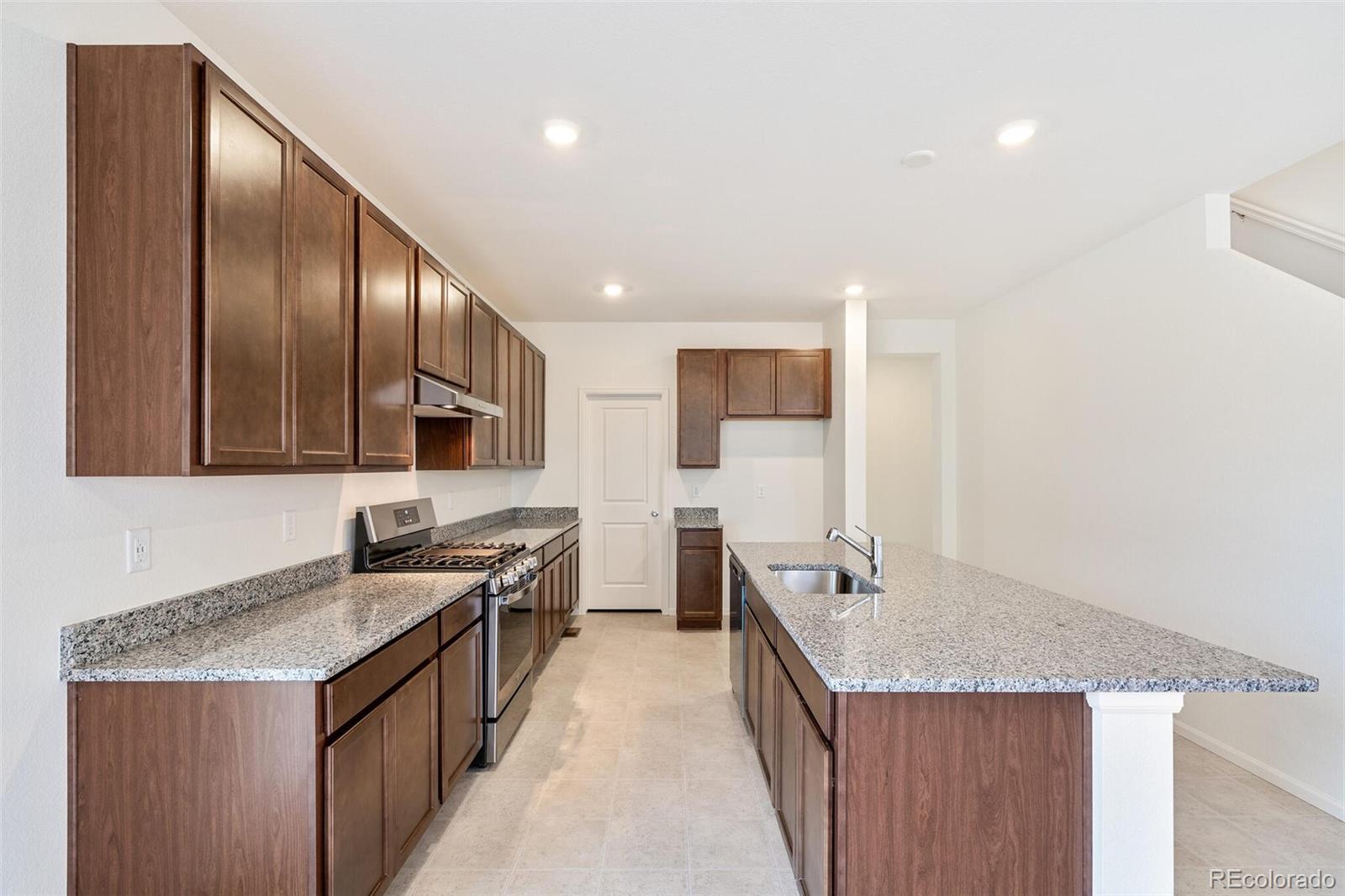 MLS Image #14 for 20630 e 58th avenue,aurora, Colorado