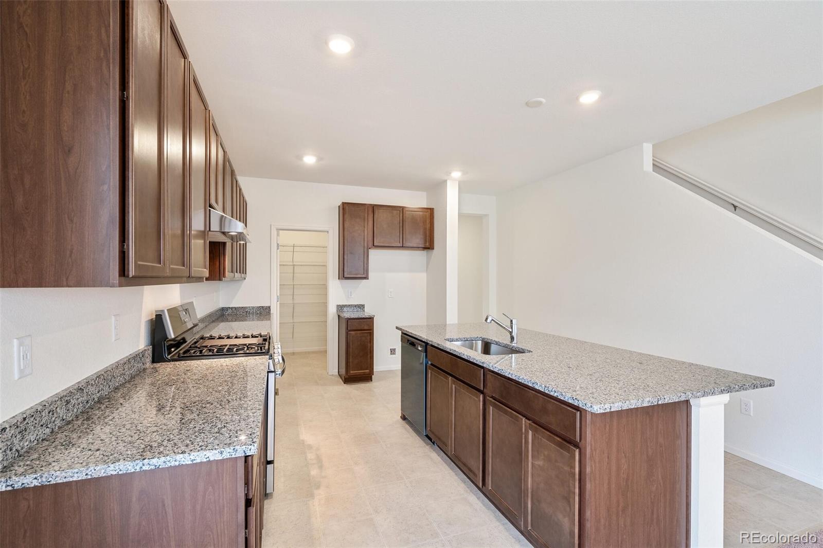 MLS Image #15 for 20630 e 58th avenue,aurora, Colorado