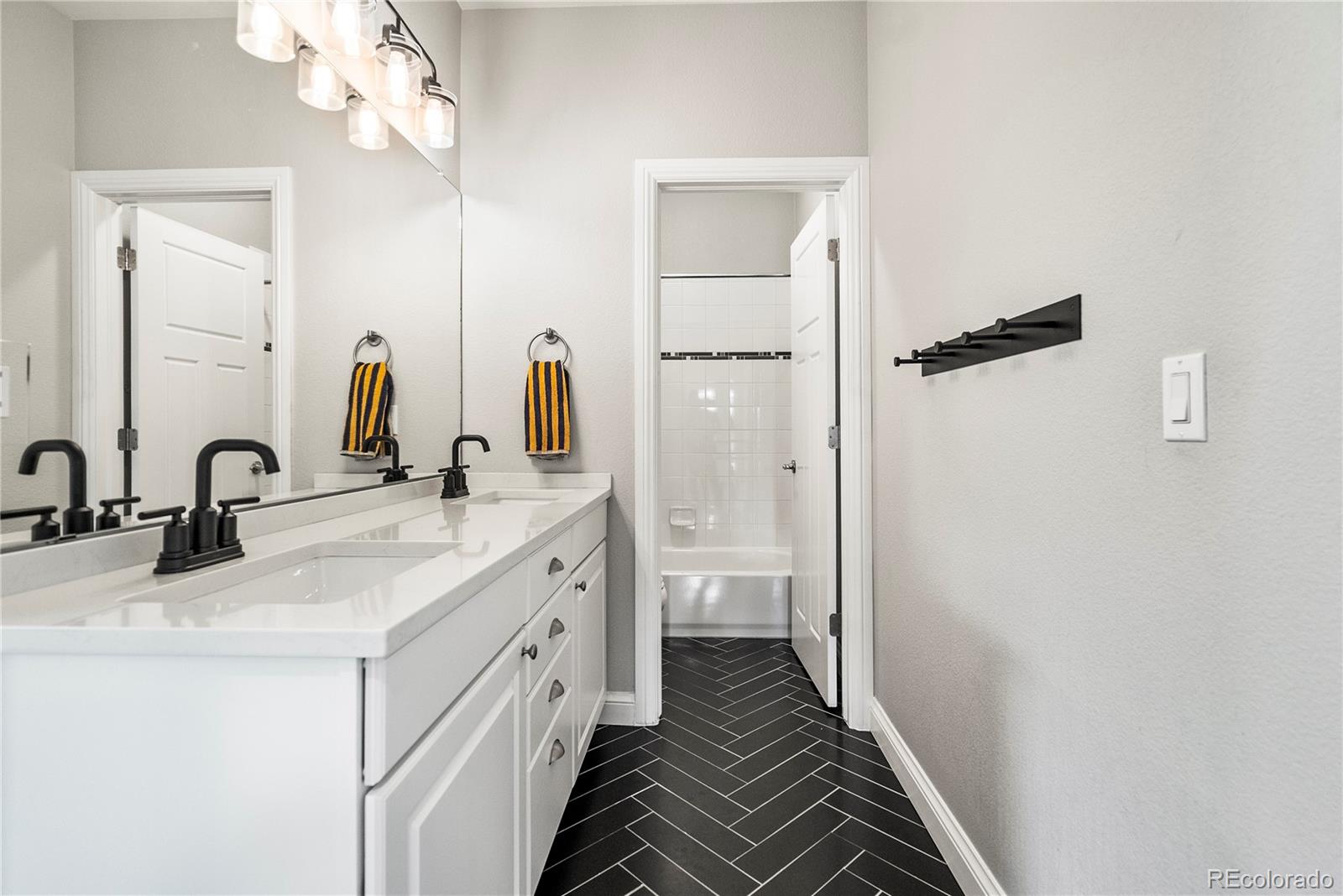 MLS Image #26 for 9237 e 4th place,denver, Colorado