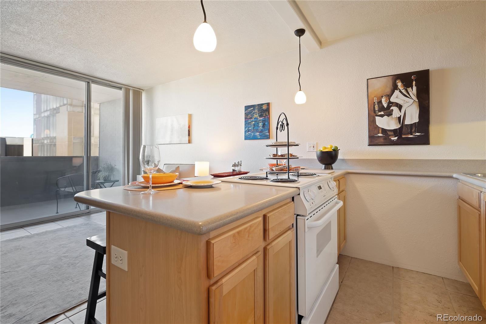 MLS Image #10 for 909 n logan street,denver, Colorado