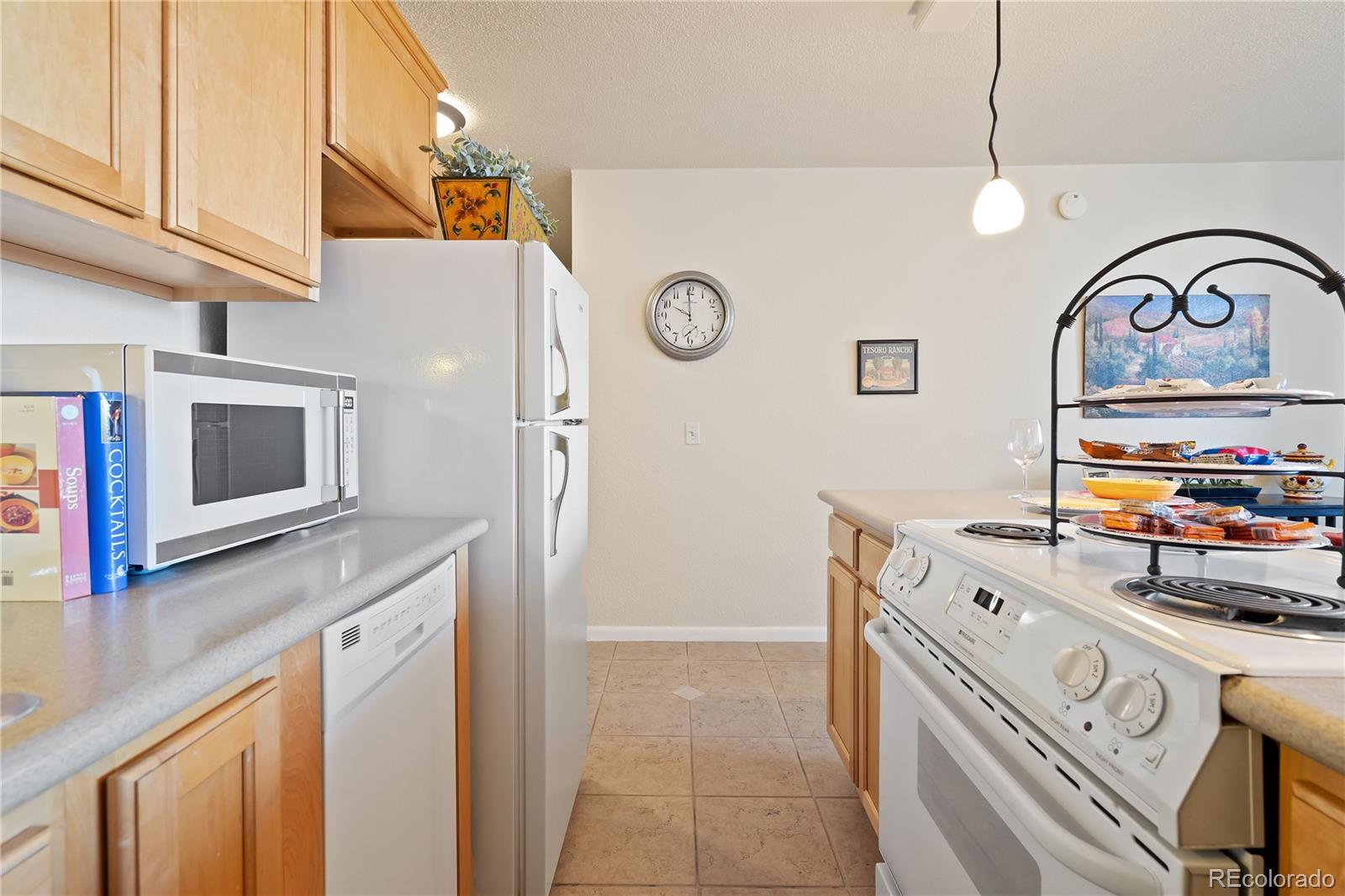 MLS Image #12 for 909 n logan street,denver, Colorado