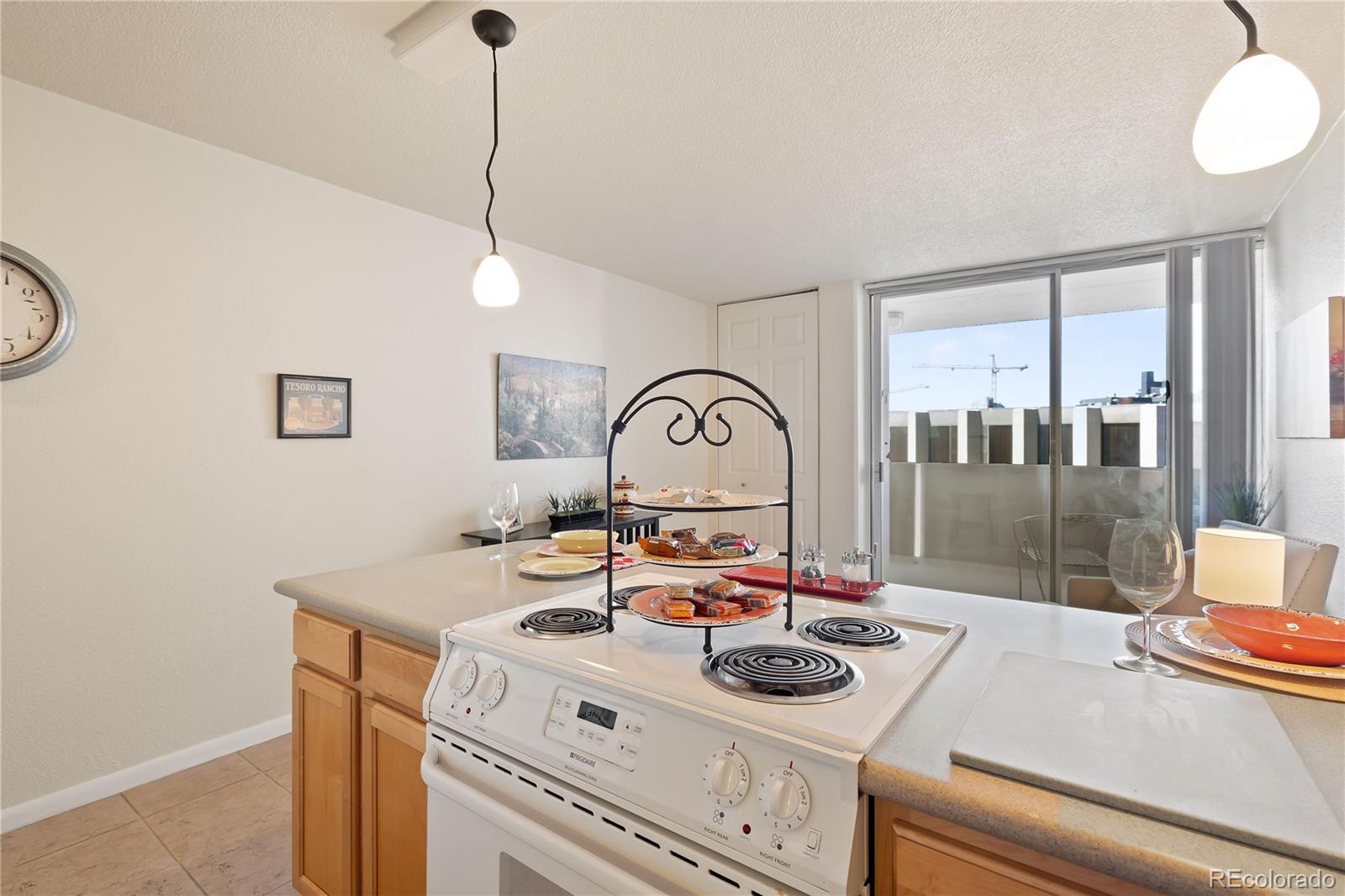 MLS Image #13 for 909 n logan street,denver, Colorado