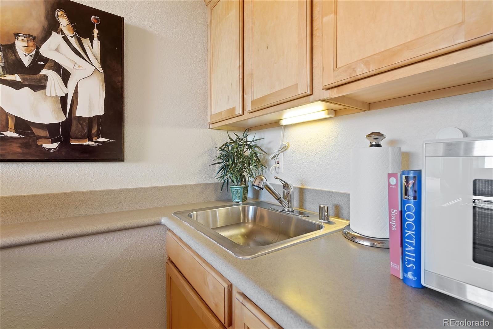 MLS Image #14 for 909 n logan street,denver, Colorado