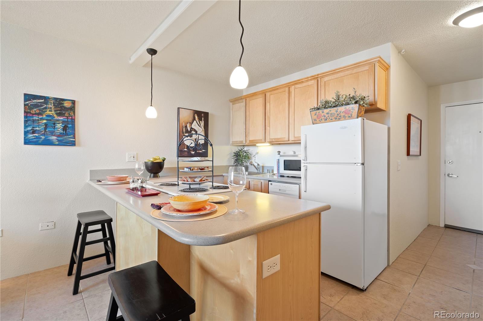 MLS Image #15 for 909 n logan street,denver, Colorado