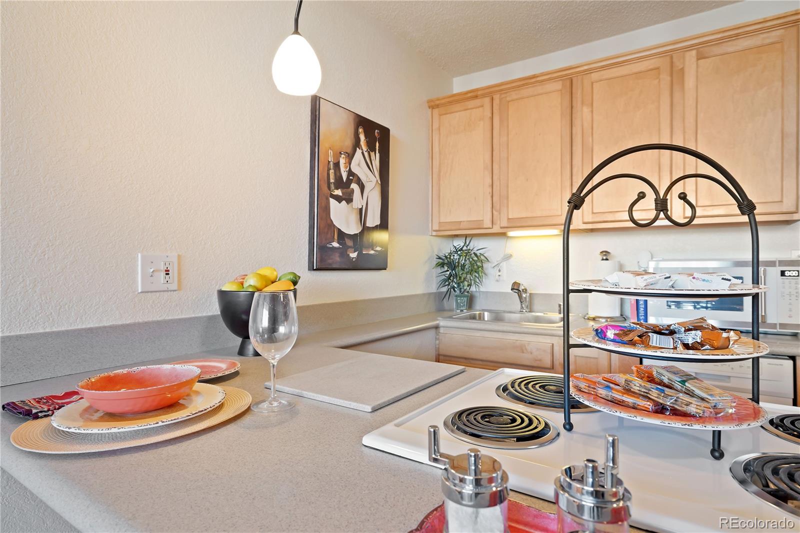 MLS Image #16 for 909 n logan street,denver, Colorado