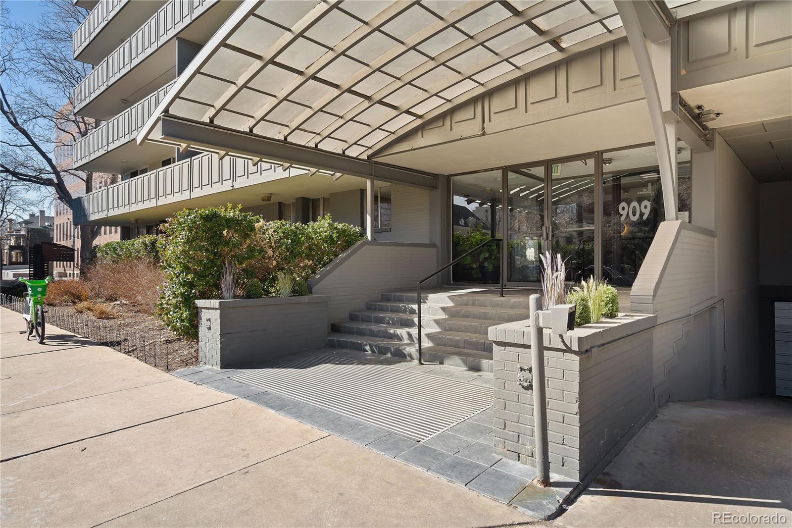 MLS Image #2 for 909 n logan street,denver, Colorado