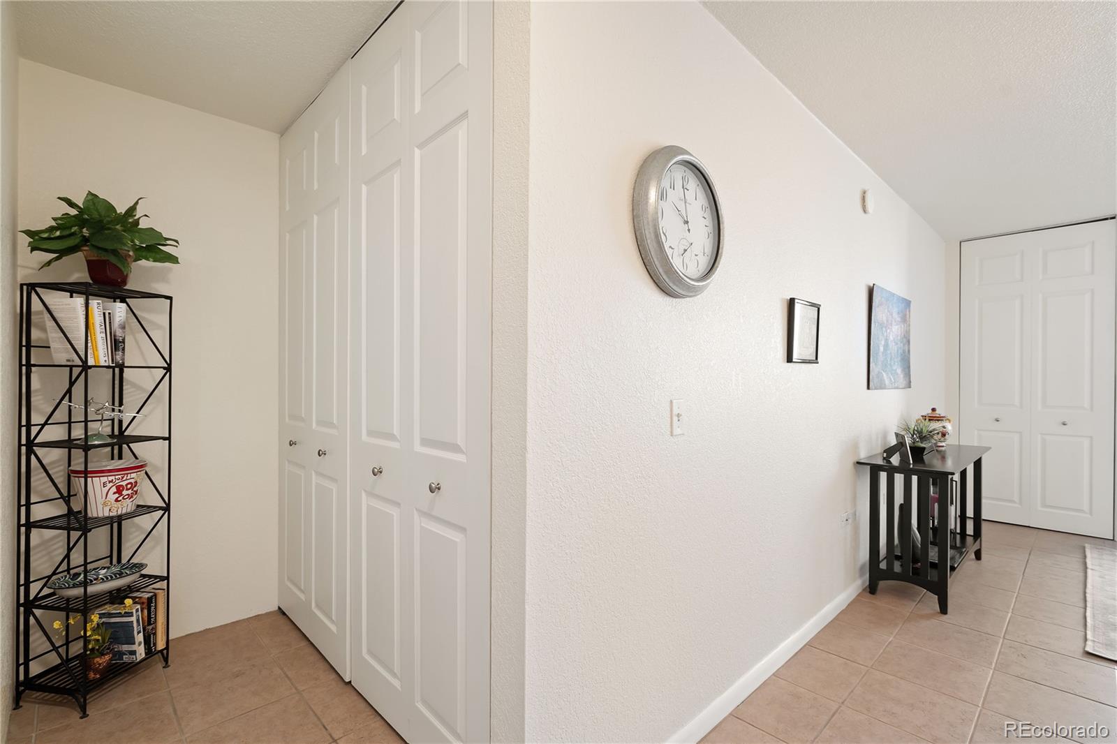 MLS Image #6 for 909 n logan street,denver, Colorado