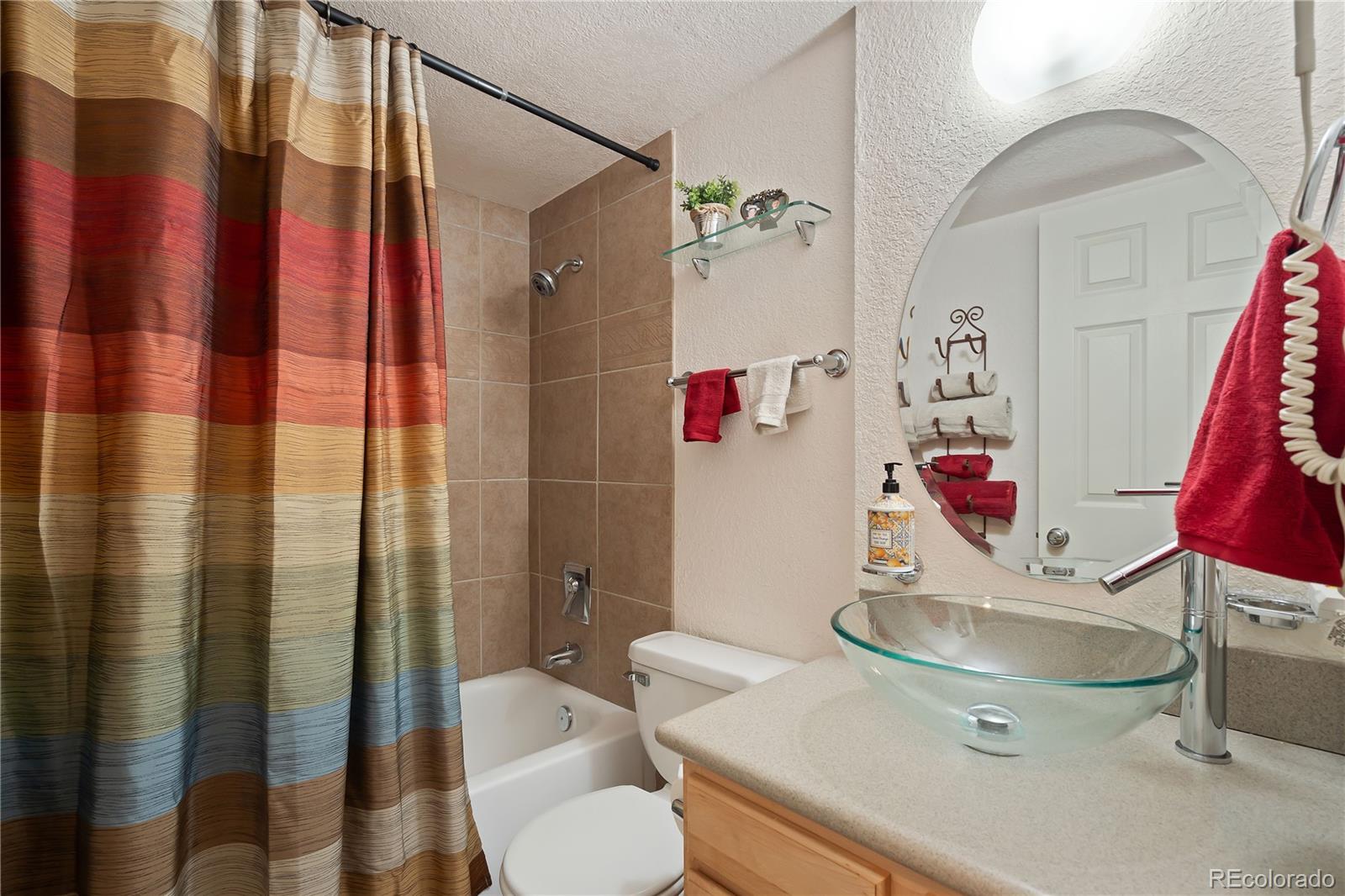 MLS Image #7 for 909 n logan street,denver, Colorado