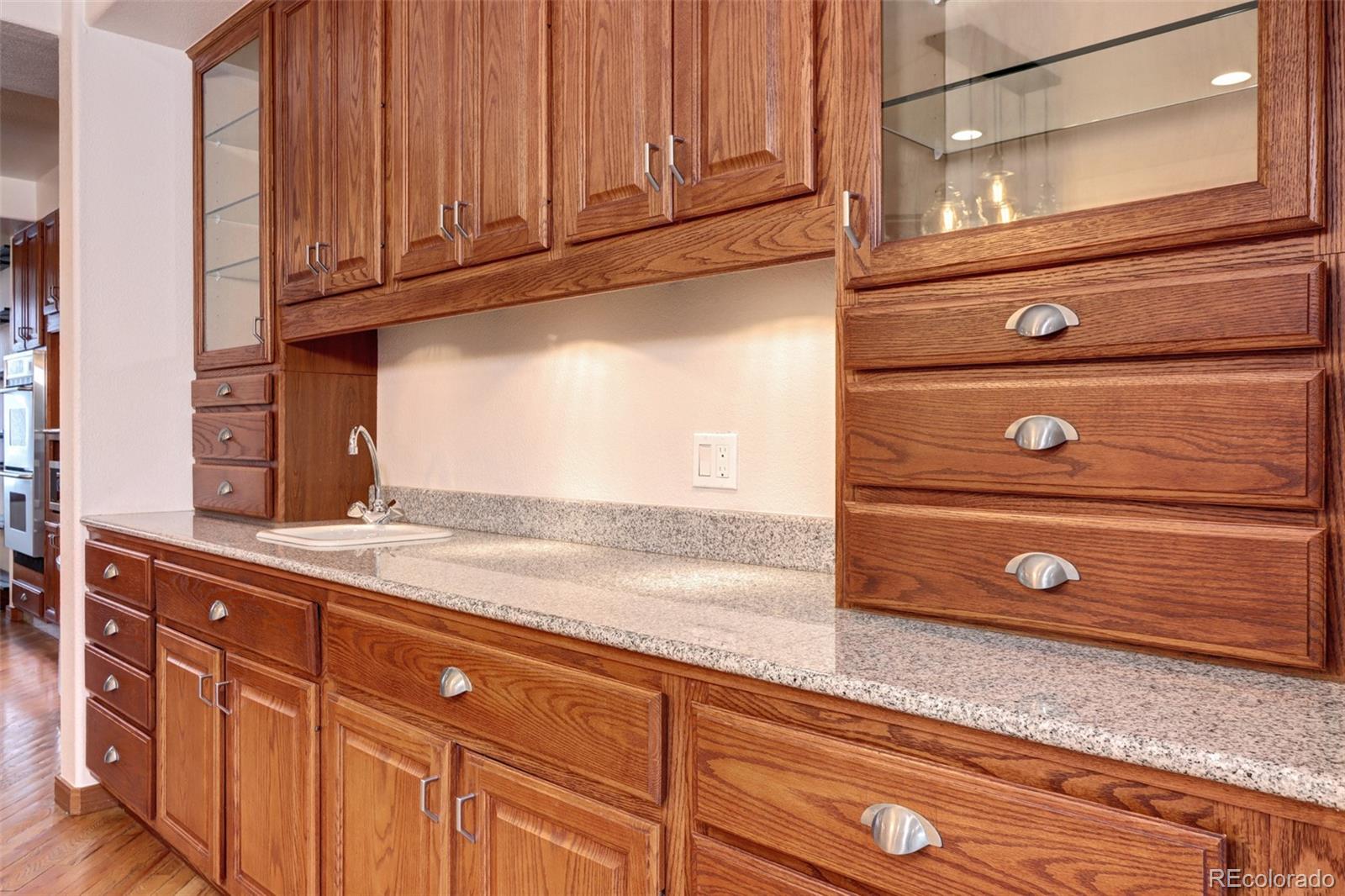 MLS Image #7 for 925 n emerson street,denver, Colorado
