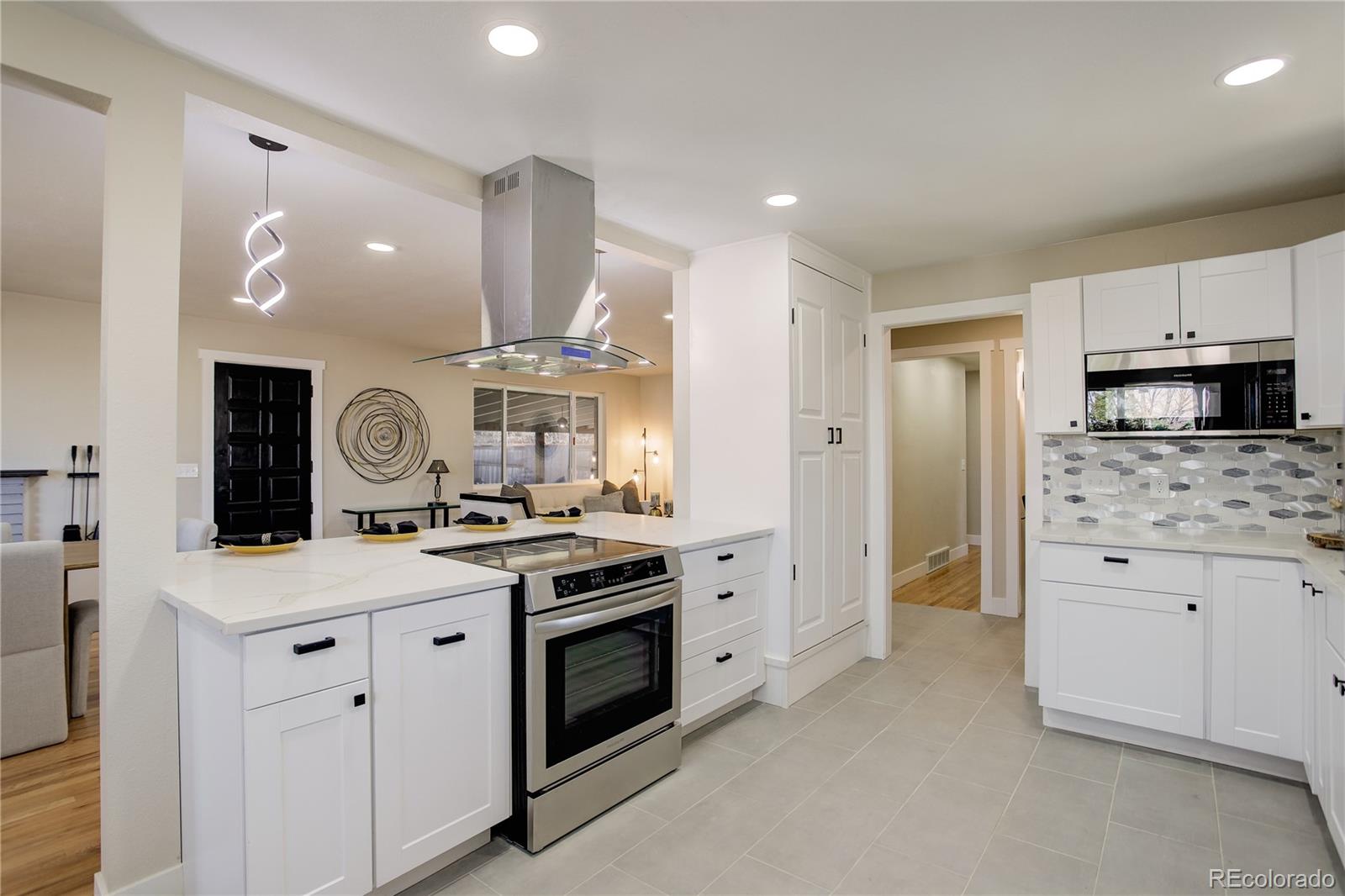 MLS Image #3 for 2202 s grape street,denver, Colorado