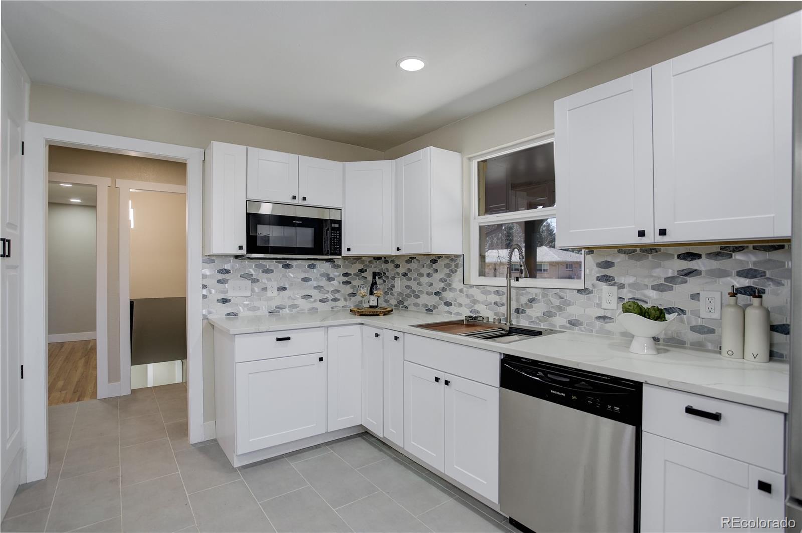 MLS Image #4 for 2202 s grape street,denver, Colorado