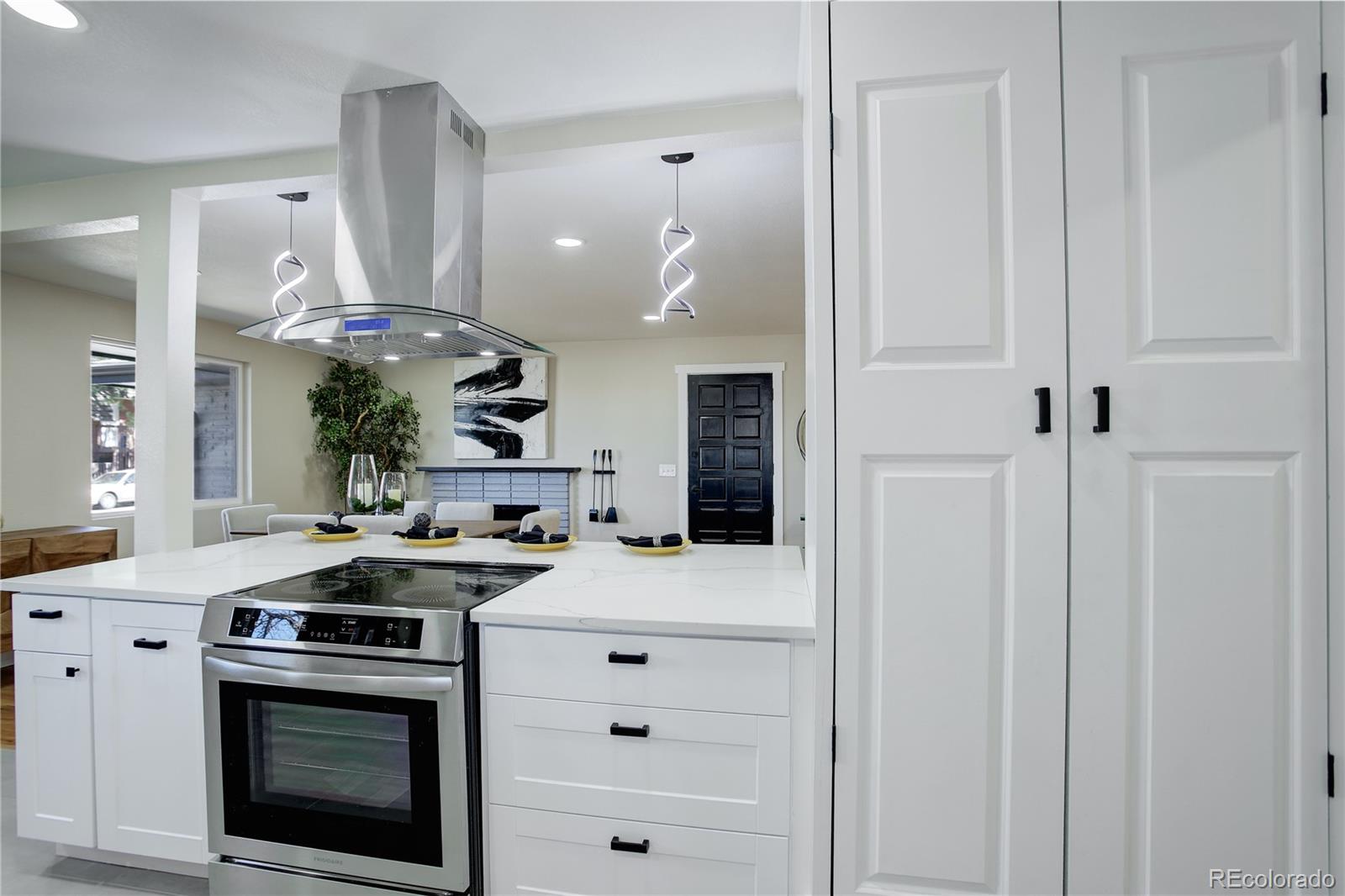 MLS Image #5 for 2202 s grape street,denver, Colorado