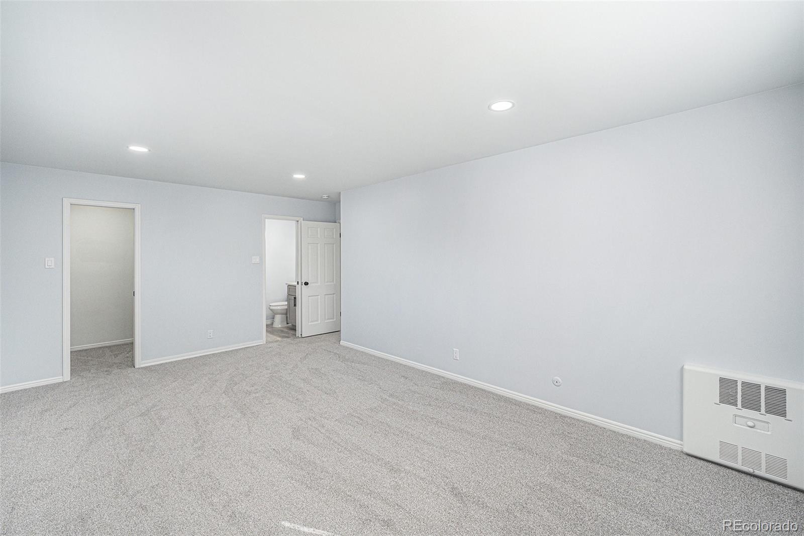 MLS Image #12 for 2203 s holly street,denver, Colorado