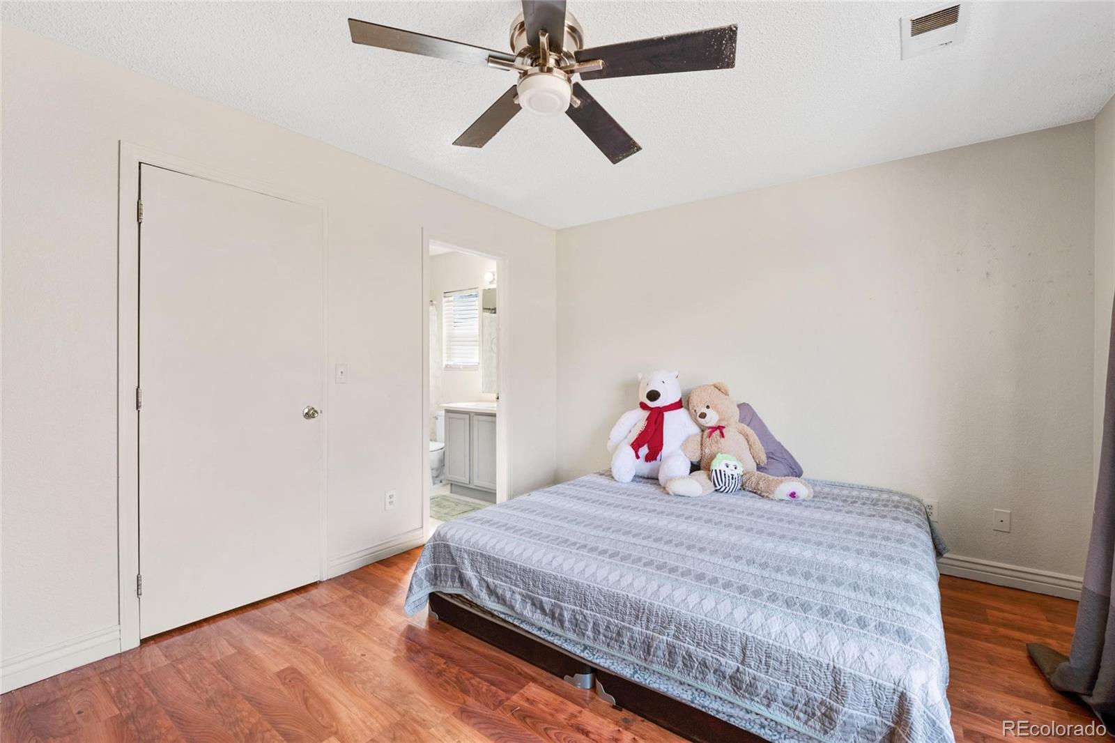 MLS Image #10 for 15627 e 51st drive,denver, Colorado