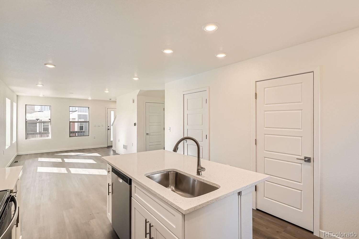 MLS Image #13 for 10331 e 62nd place,denver, Colorado