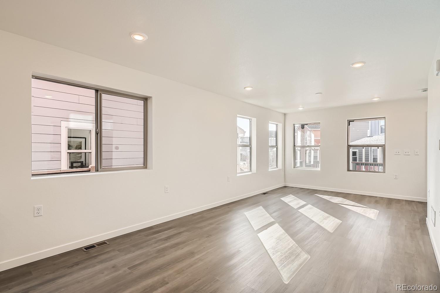 MLS Image #15 for 10331 e 62nd place,denver, Colorado