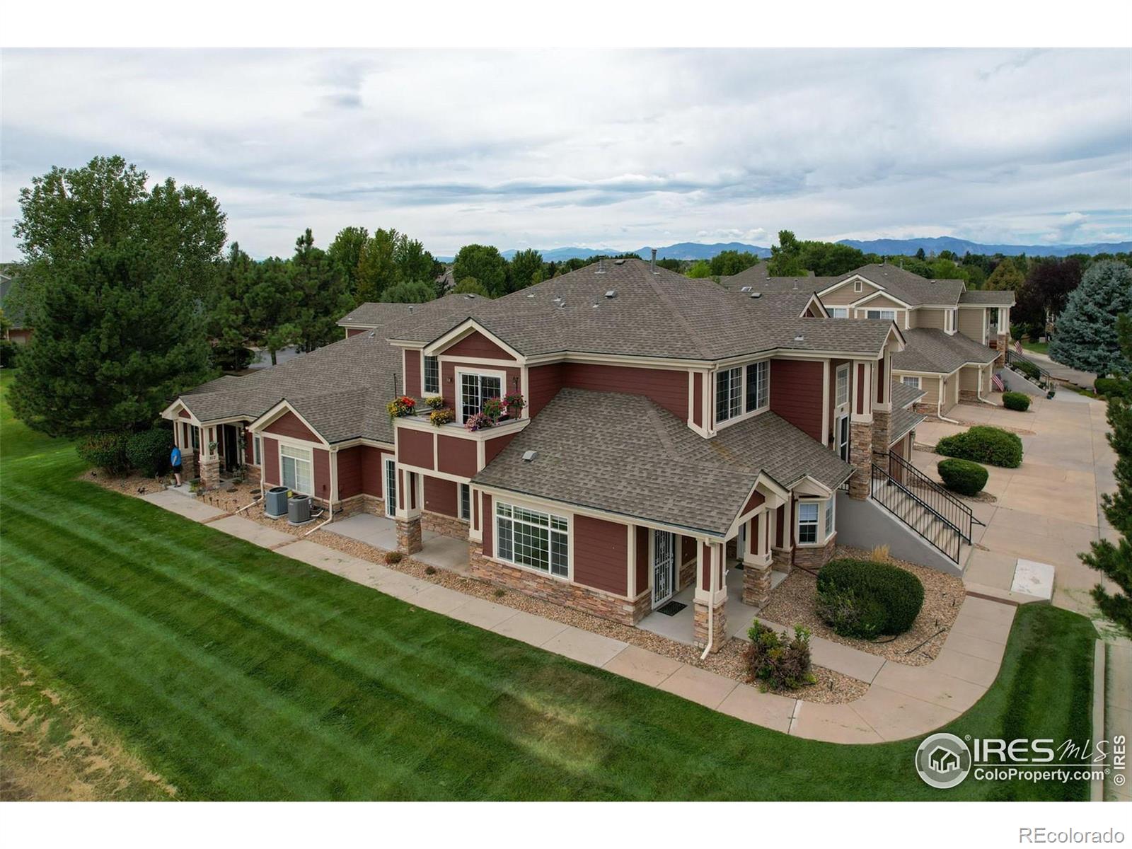 MLS Image #16 for 13722  legend way,broomfield, Colorado