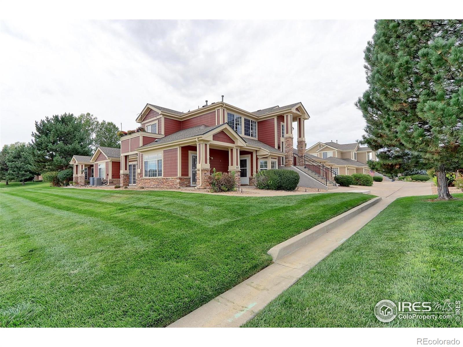 MLS Image #2 for 13722  legend way,broomfield, Colorado