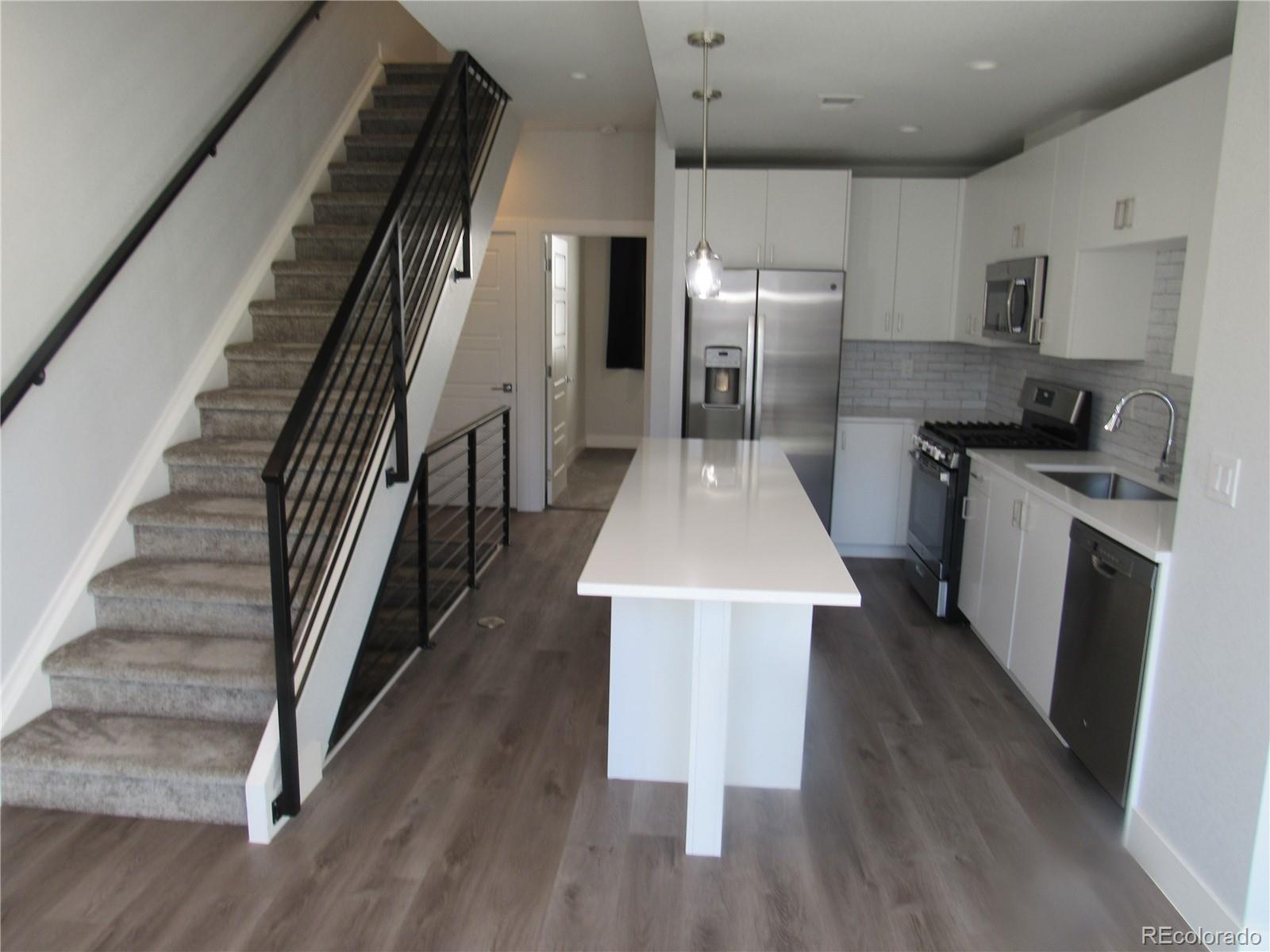 MLS Image #6 for 2350  tremont place 19,denver, Colorado