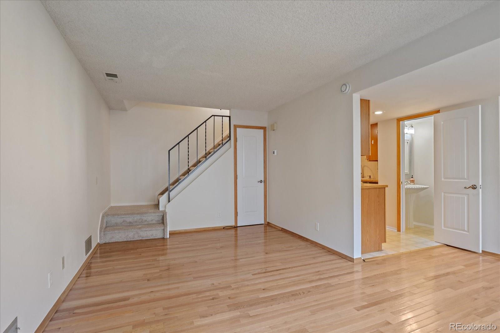 MLS Image #7 for 9255 e lehigh avenue,denver, Colorado