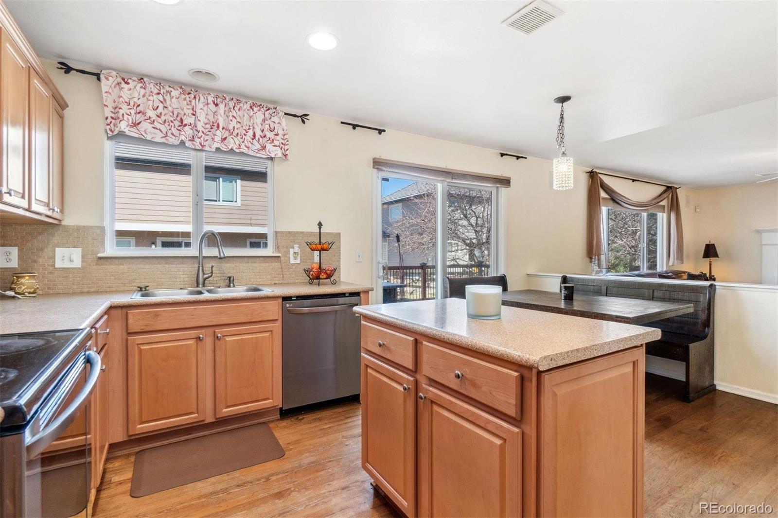 MLS Image #11 for 19823 e 58th avenue,aurora, Colorado