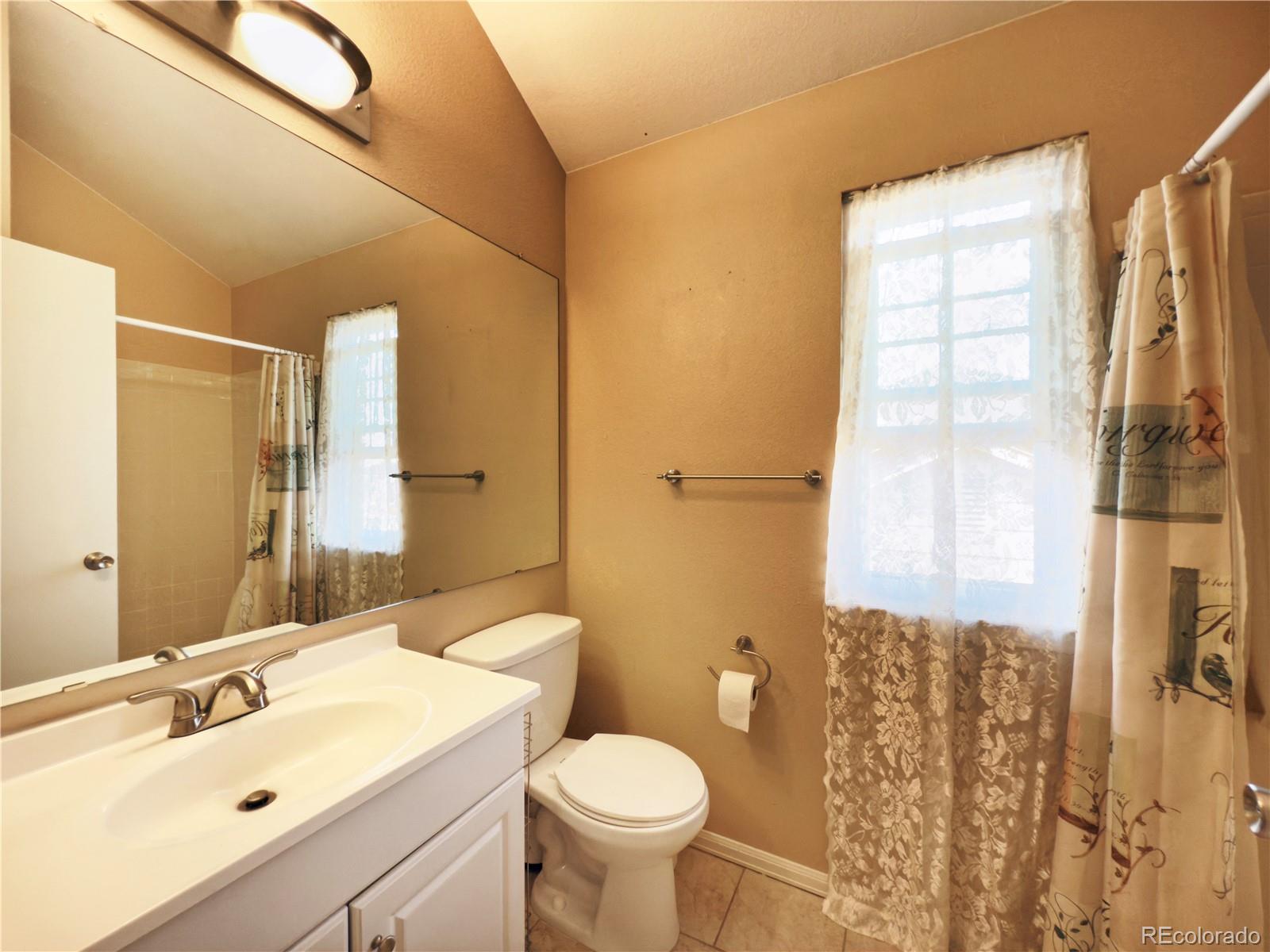 MLS Image #15 for 1120 s waco street,aurora, Colorado
