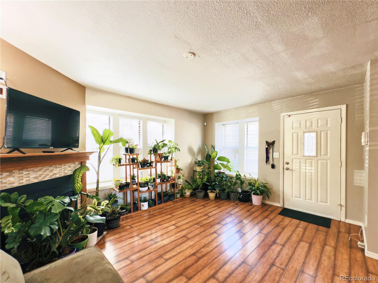 MLS Image #2 for 1120 s waco street,aurora, Colorado