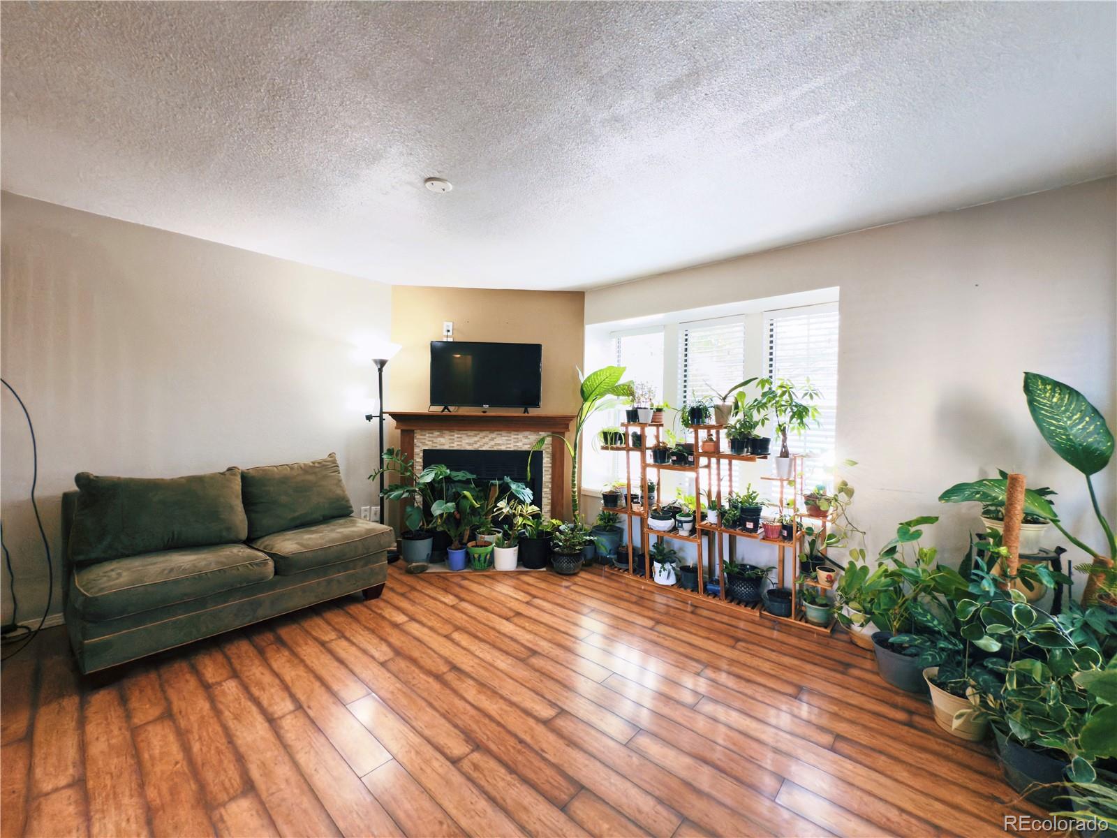 MLS Image #3 for 1120 s waco street,aurora, Colorado