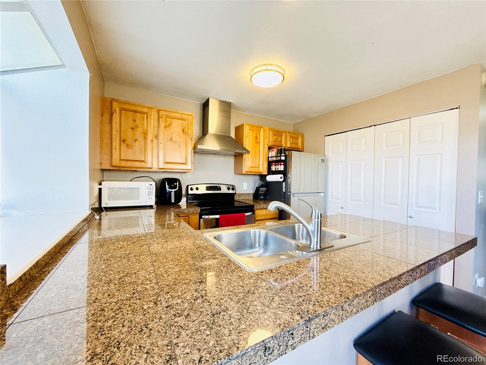MLS Image #5 for 1120 s waco street,aurora, Colorado