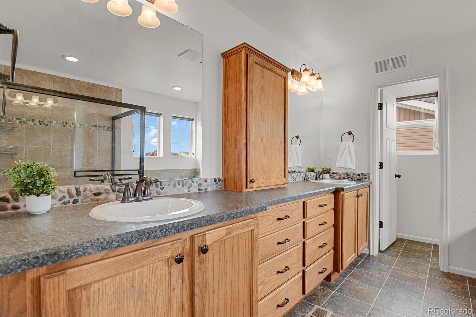 MLS Image #5 for 20826  robins drive,denver, Colorado