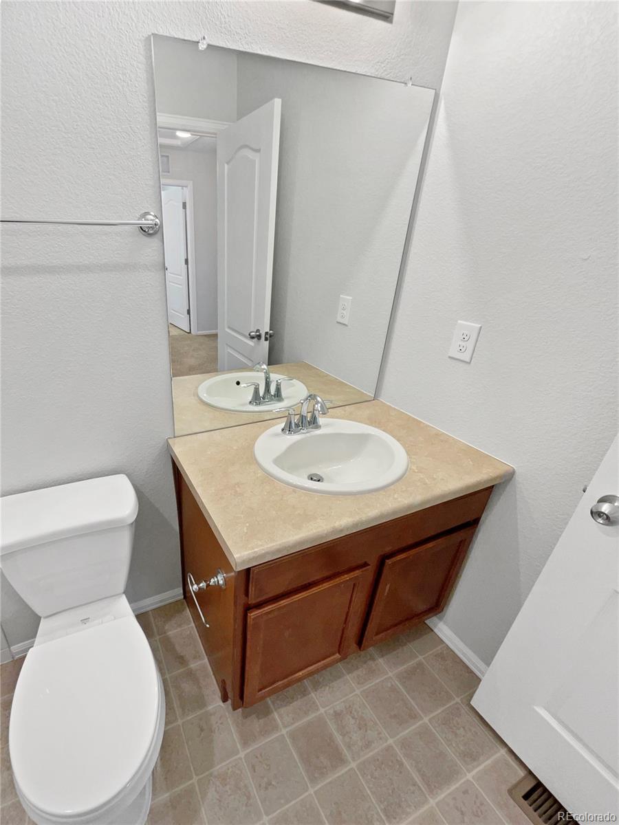 MLS Image #20 for 25952 e 5th place,aurora, Colorado