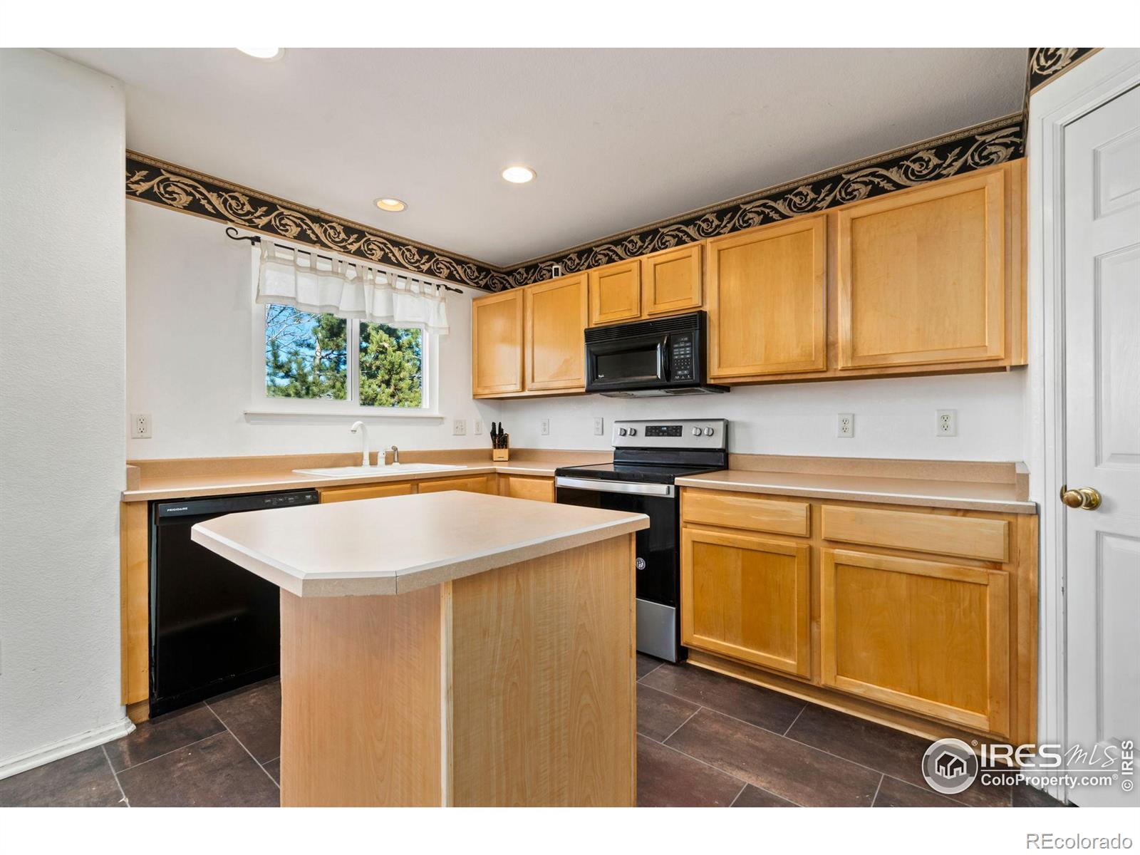 MLS Image #1 for 1866  twin lakes circle,loveland, Colorado