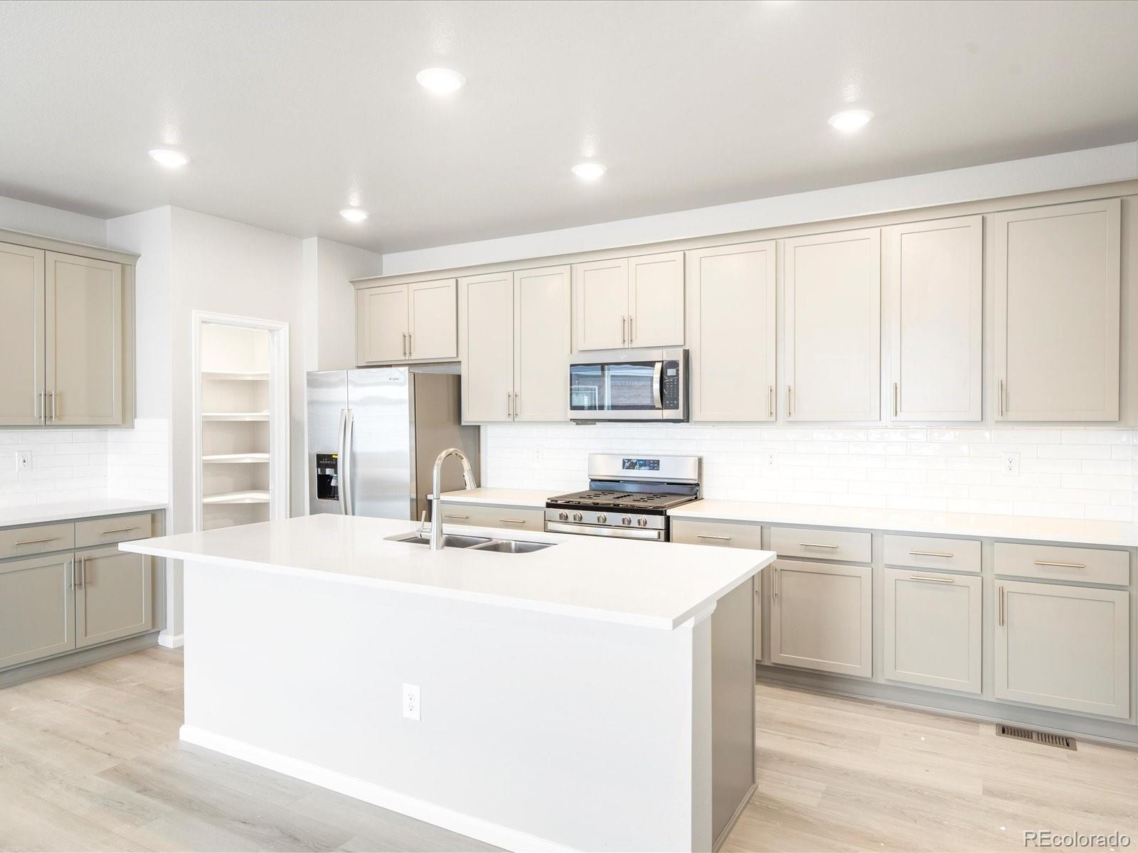 MLS Image #3 for 779 n tempe street,aurora, Colorado