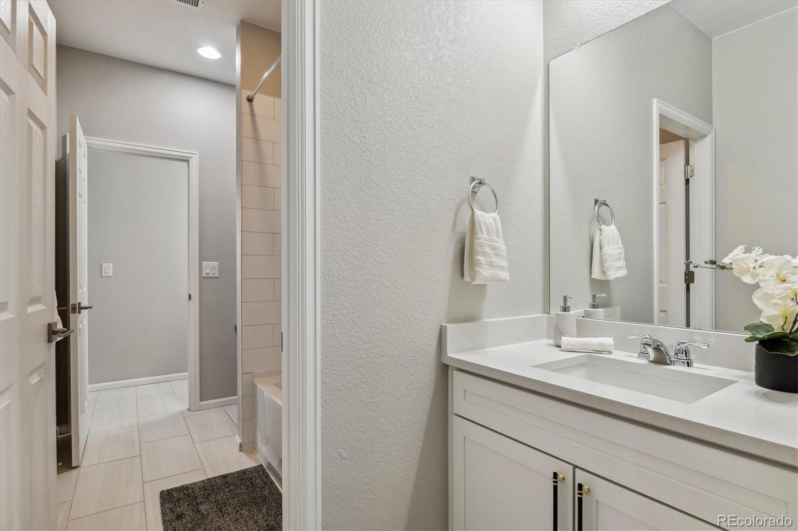 MLS Image #38 for 7173 s shady grove court,aurora, Colorado