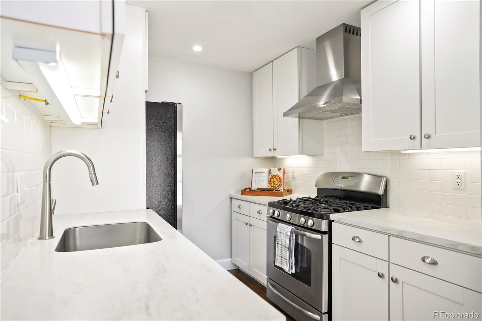 MLS Image #10 for 1360 s hudson street,denver, Colorado