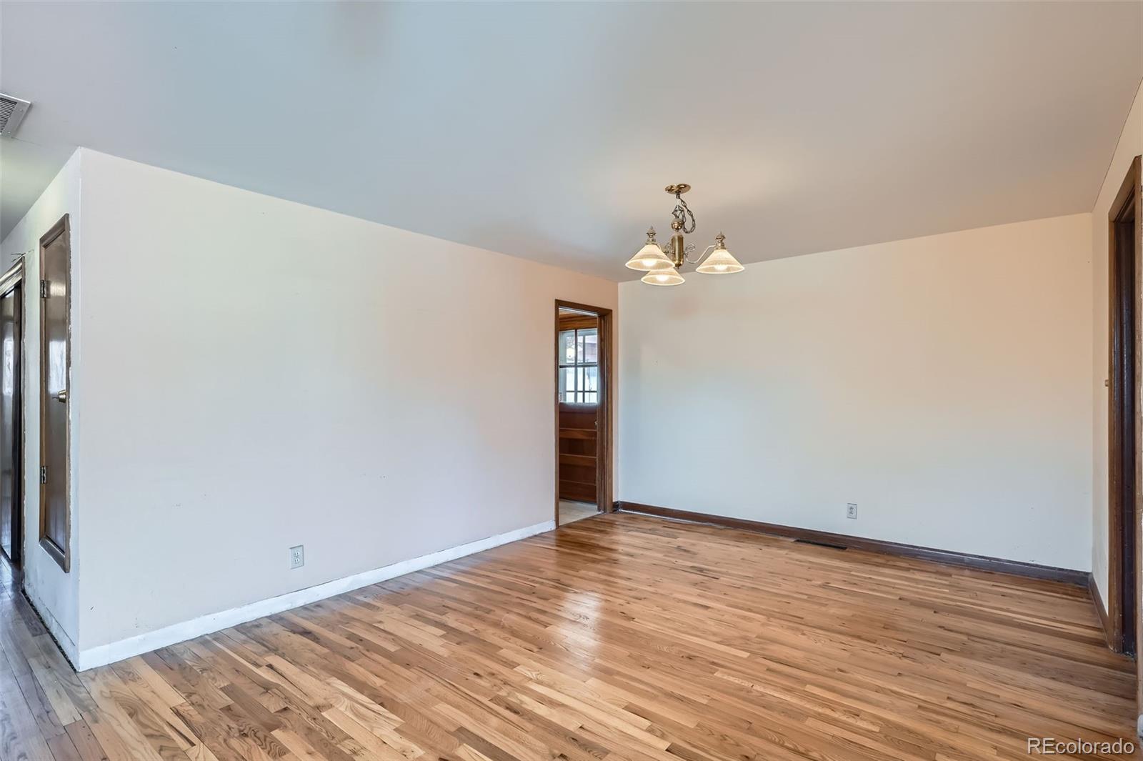 MLS Image #10 for 2525 s ivanhoe place,denver, Colorado