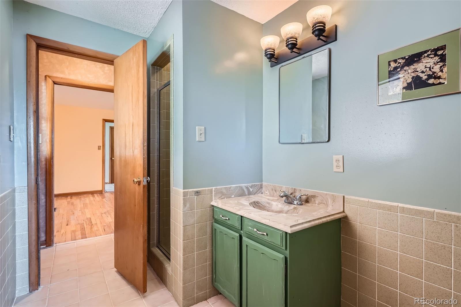 MLS Image #13 for 2525 s ivanhoe place,denver, Colorado