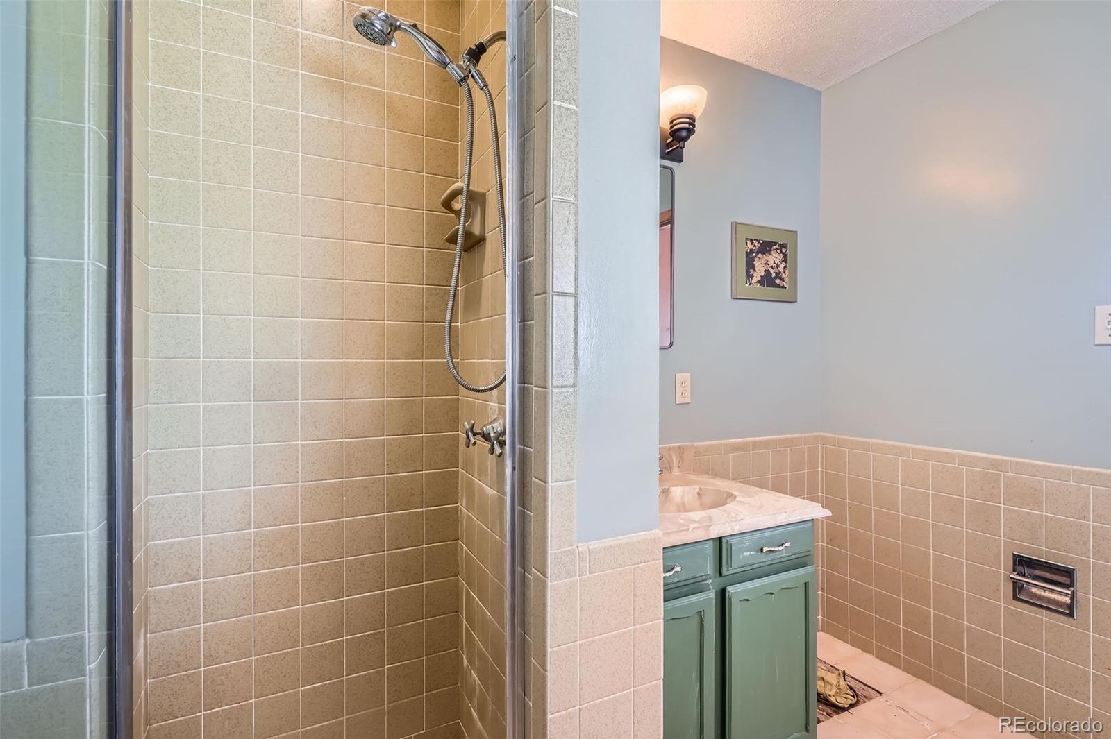 MLS Image #14 for 2525 s ivanhoe place,denver, Colorado