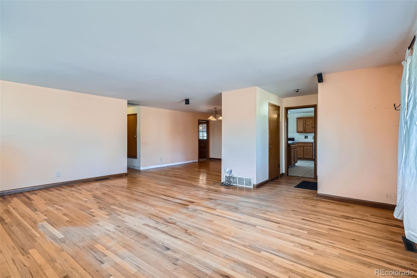 MLS Image #5 for 2525 s ivanhoe place,denver, Colorado