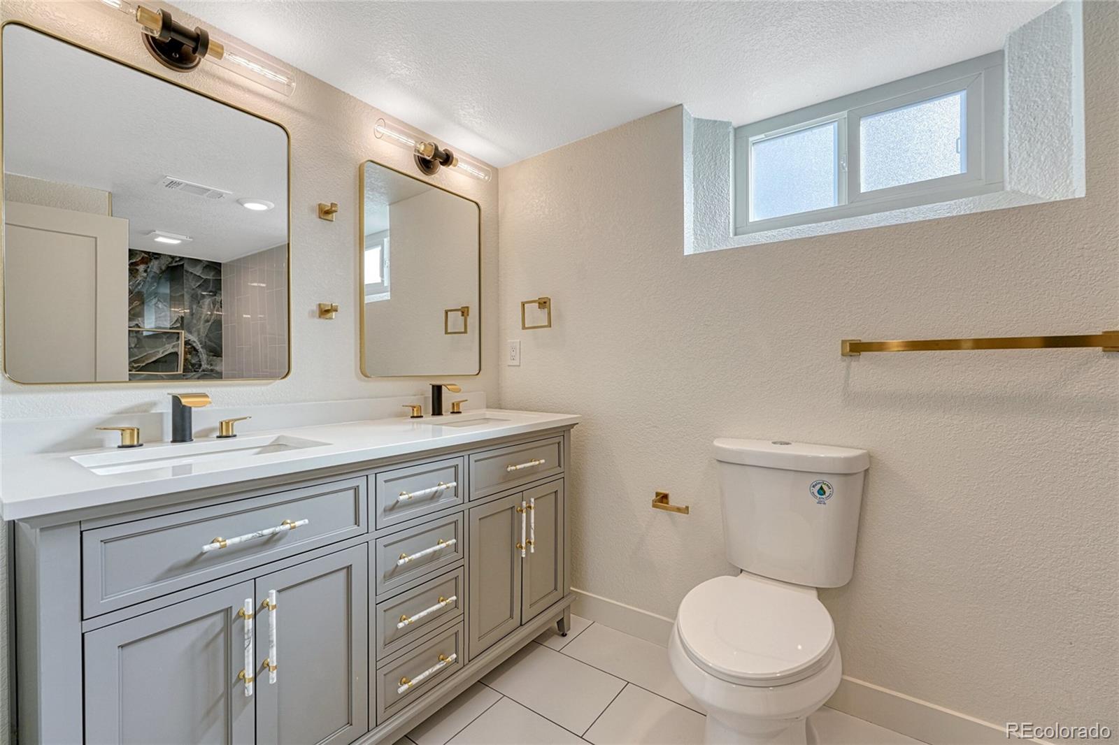 MLS Image #14 for 1328  holly street,denver, Colorado