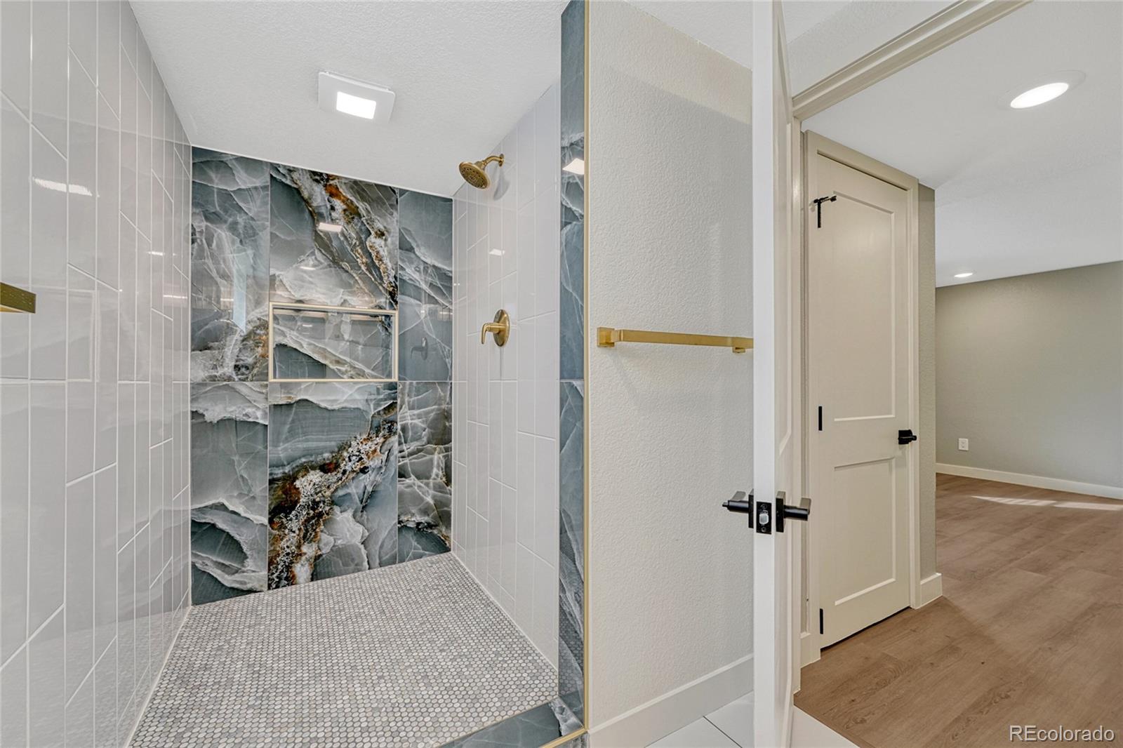 MLS Image #15 for 1328  holly street,denver, Colorado