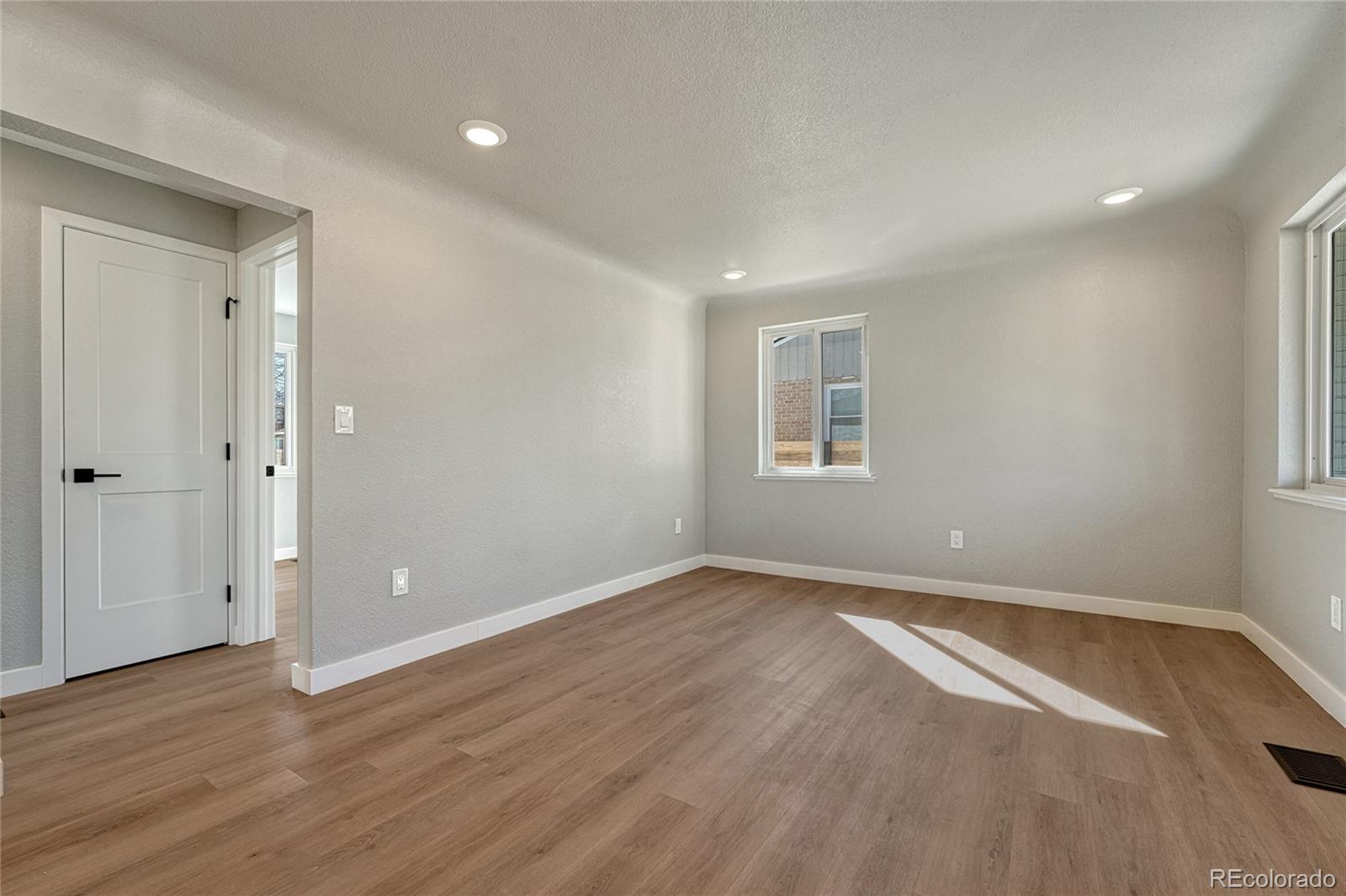 MLS Image #3 for 1328  holly street,denver, Colorado