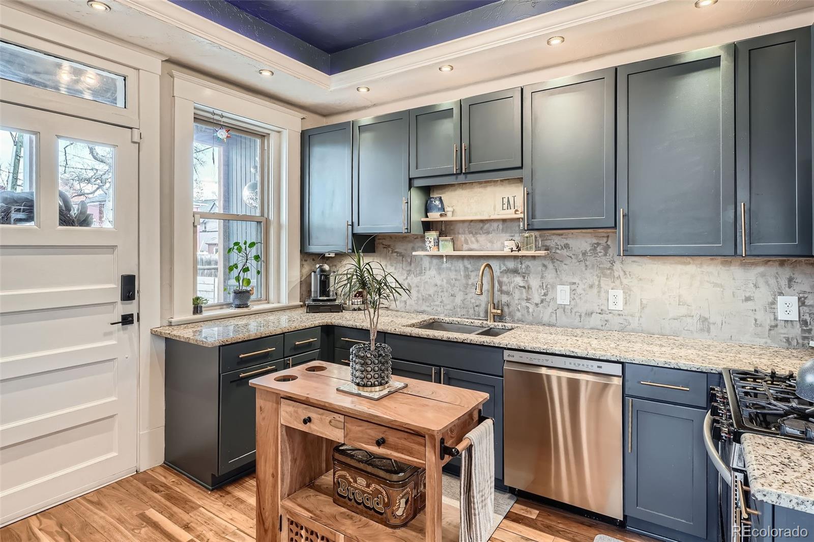 MLS Image #10 for 300 s lincoln street,denver, Colorado