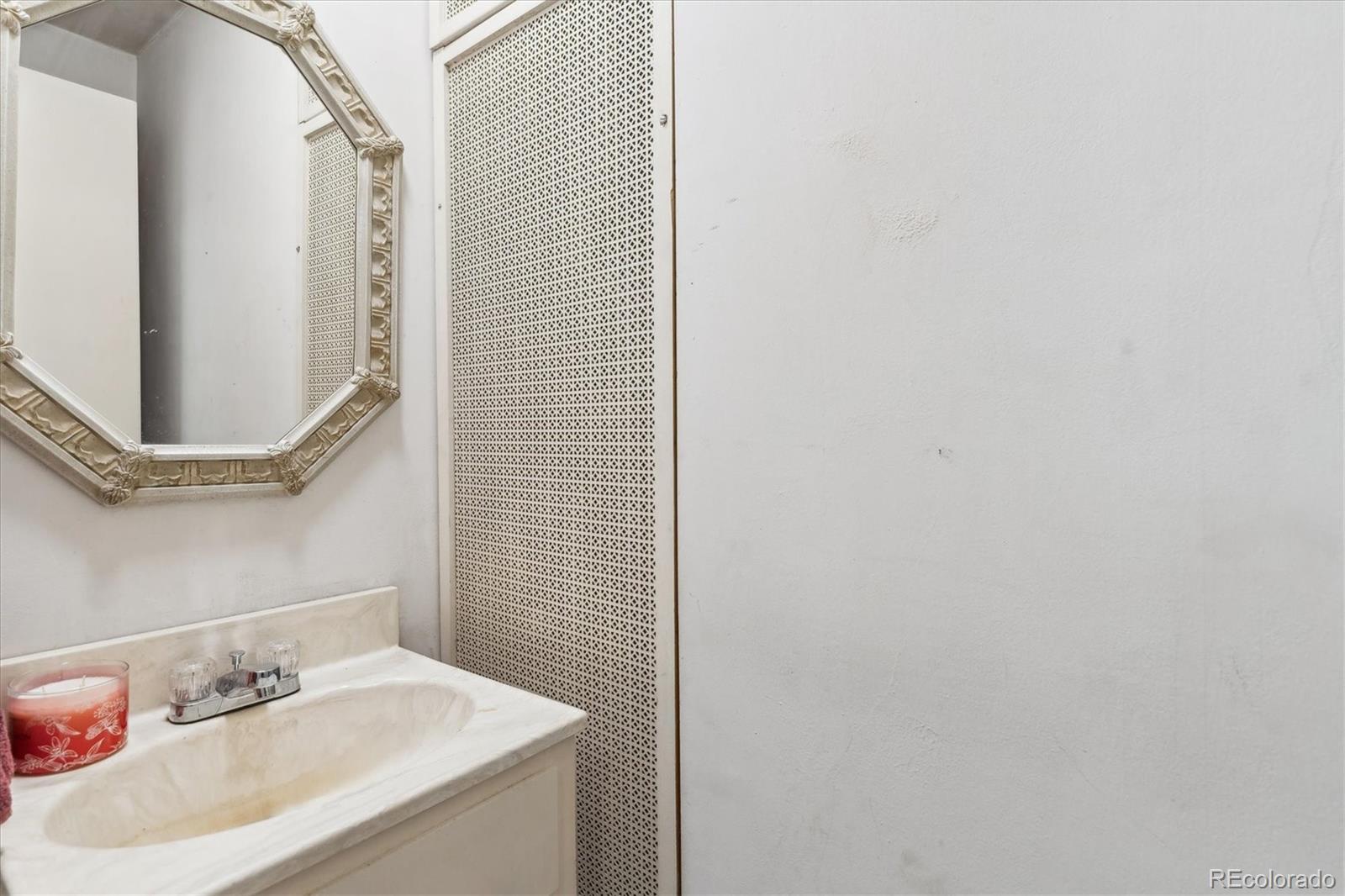 MLS Image #11 for 3201 s albion street,denver, Colorado